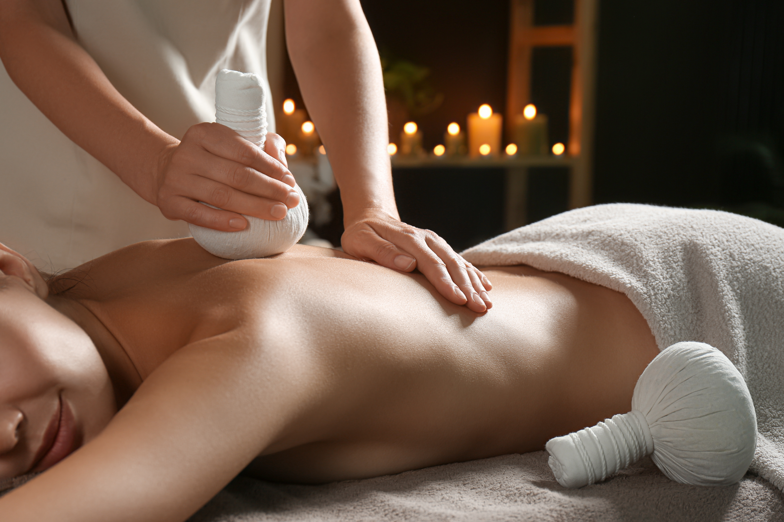 Individuelle Massageanwendungen in Murrhardt & Umgebung ( Sulzbach, Oppenweiler, Gaildorf, Kaisersbach , Oberrot, Althütte & Fichtenberg ): Kräuterstempelmassage
Kräuter
Massage
bei Bliss & Balance Julia Wahl